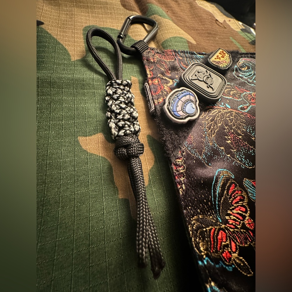 EDC Paracord Zipper Pull, “Snake Eyes” edition